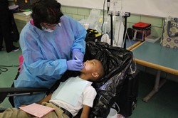 Mobile dentists give scholars in-school dental exams 